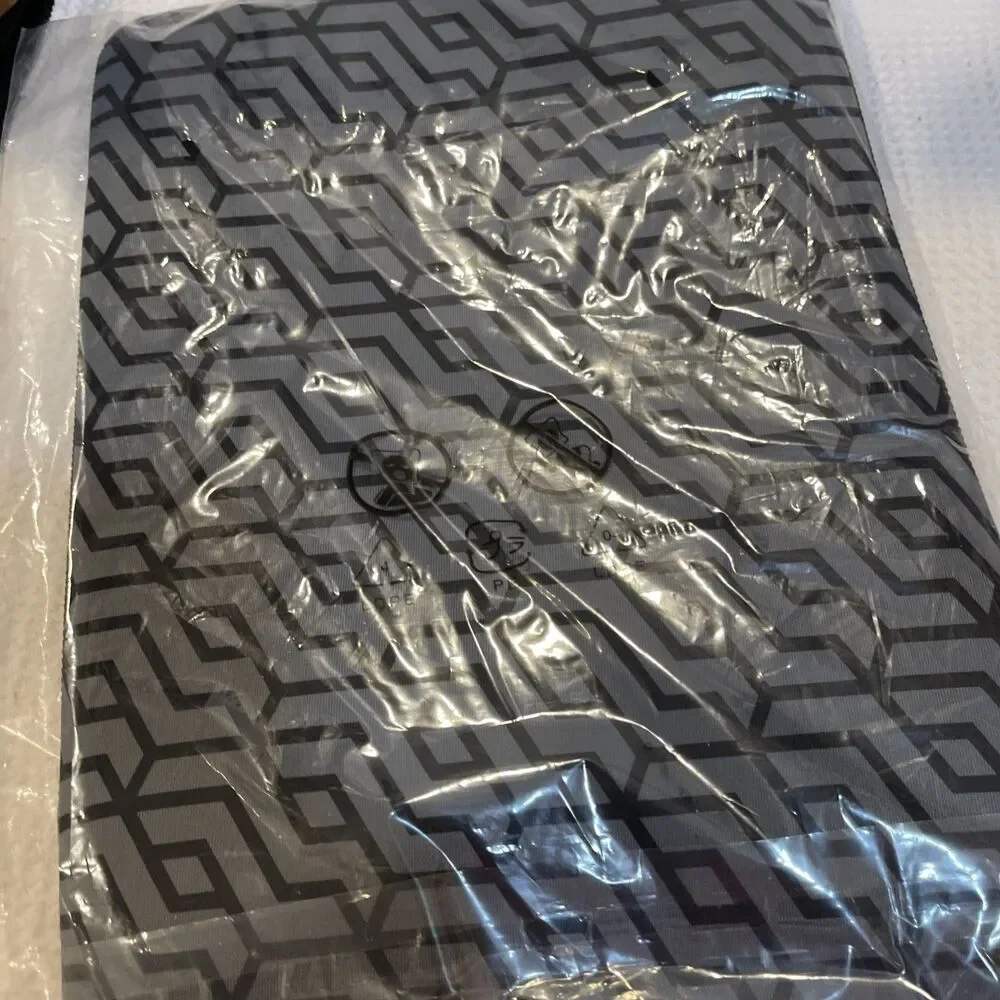 L07806-001 HP 14 Chroma Geo Rev Sleeve, New in Original Package
